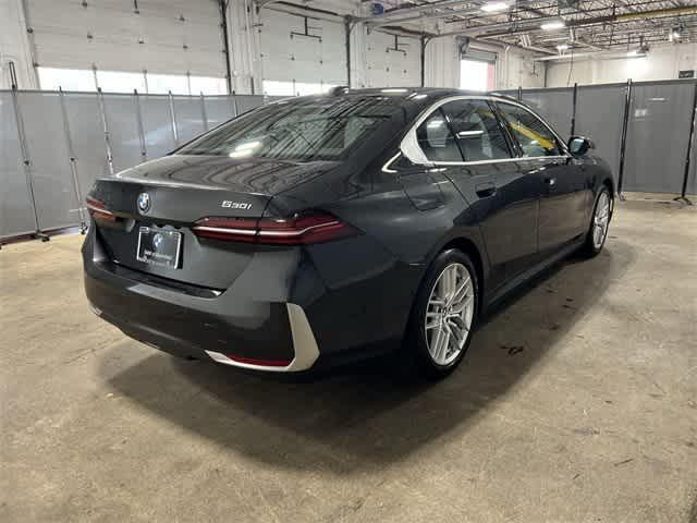 Photo of 2025 Dark Graphite Metallic BMW 530
