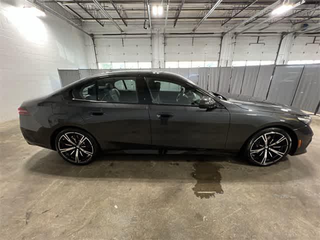 Photo of 2025 Dark Graphite Metallic BMW 530