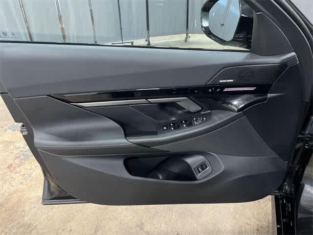 Photo of 2025 Dark Graphite Metallic BMW 530