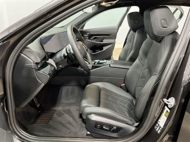 Photo of 2025 Dark Graphite Metallic BMW 530