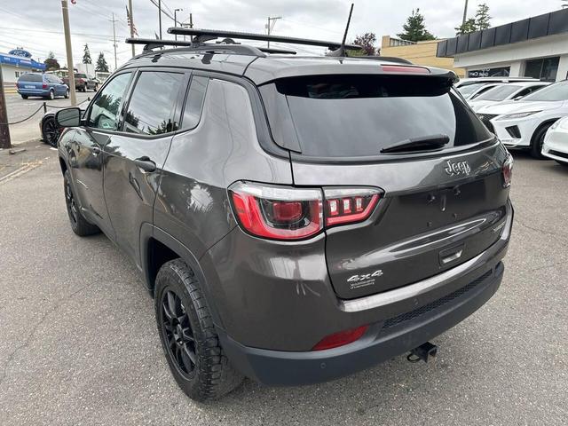 Photo of 2018 Granite Crystal Metallic Clearcoat Jeep Compass