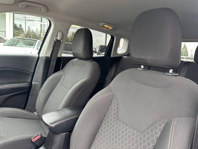 Photo of 2018 Granite Crystal Metallic Clearcoat Jeep Compass