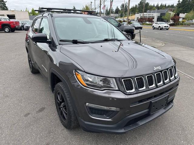 Photo of 2018 Granite Crystal Metallic Clearcoat Jeep Compass