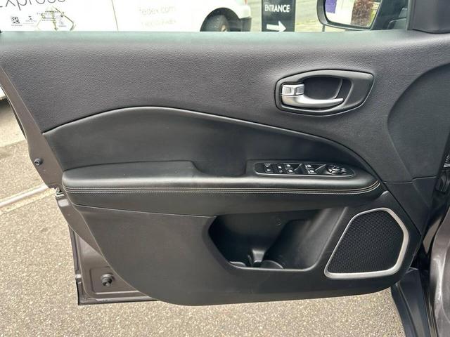 Photo of 2018 Granite Crystal Metallic Clearcoat Jeep Compass