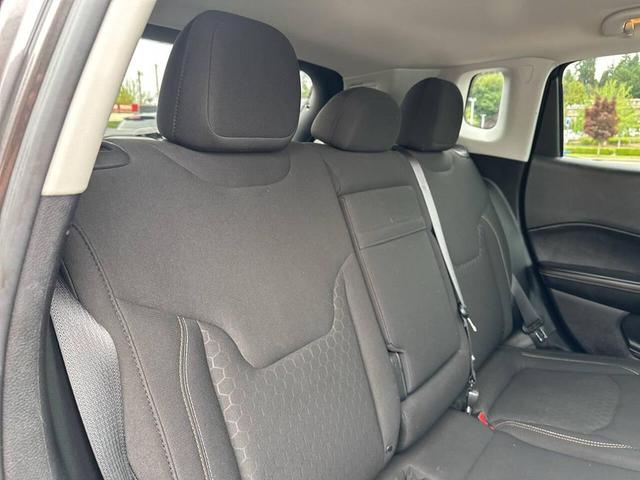 Photo of 2018 Granite Crystal Metallic Clearcoat Jeep Compass