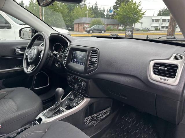 Photo of 2018 Granite Crystal Metallic Clearcoat Jeep Compass