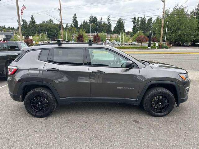 Photo of 2018 Granite Crystal Metallic Clearcoat Jeep Compass