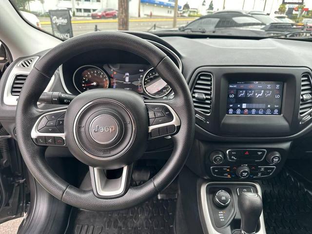 Photo of 2018 Granite Crystal Metallic Clearcoat Jeep Compass