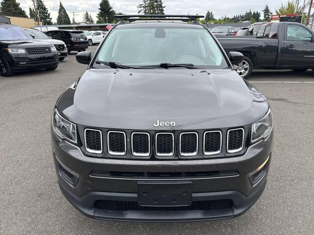 Photo of 2018 Granite Crystal Metallic Clearcoat Jeep Compass