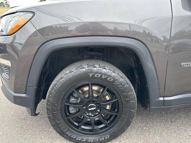 Photo of 2018 Granite Crystal Metallic Clearcoat Jeep Compass