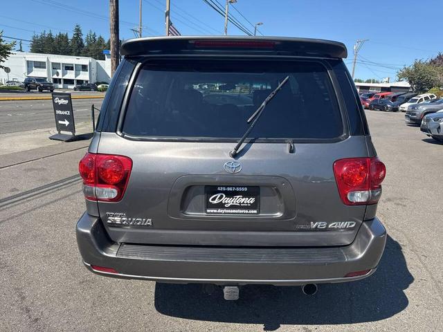 Photo of 2006 Phantom Gray Pearl Toyota Sequoia