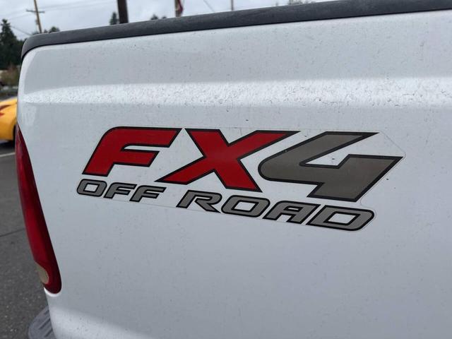 Photo of 2005 Oxford White Clearcoat Ford F-350