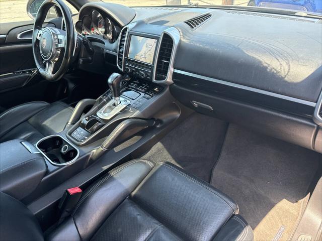 Photo of 2011 Gray Porsche Cayenne