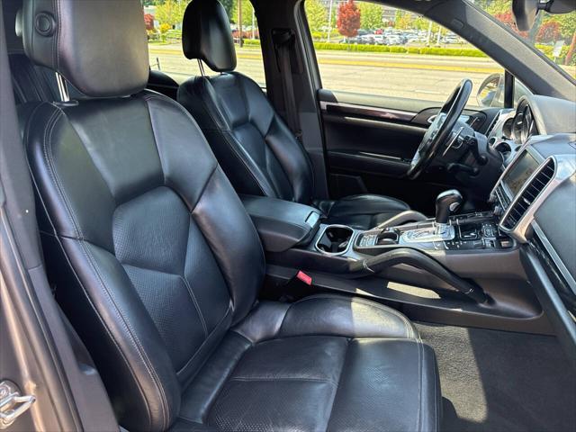 Photo of 2011 Gray Porsche Cayenne