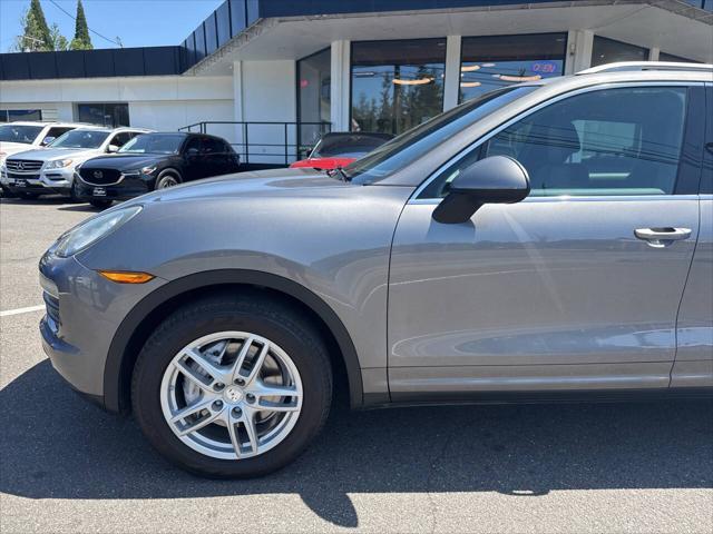 Photo of 2011 Gray Porsche Cayenne