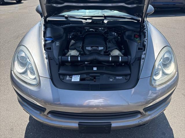 Photo of 2011 Gray Porsche Cayenne