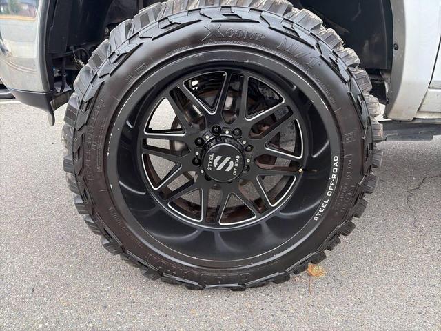 Photo of 2017 Brilliant Black Crystal Pearlcoat RAM 2500