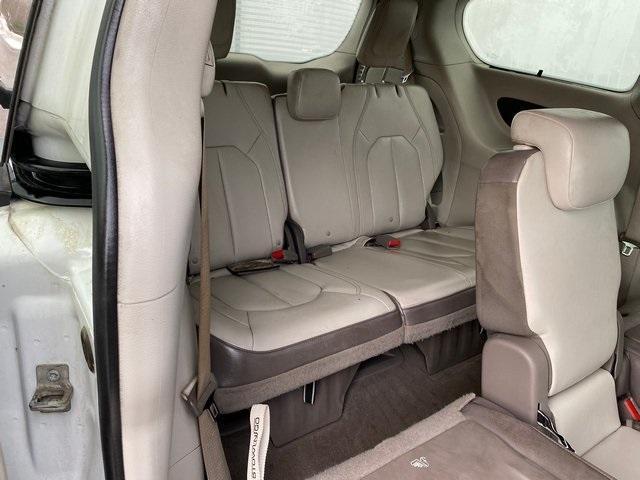 Photo of 2017 Bright White Clearcoat Chrysler Pacifica