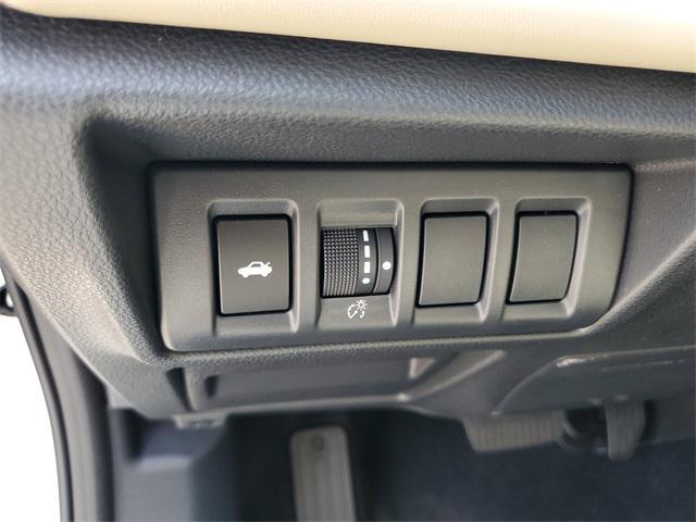 Photo of 2025 White Pearl Subaru Legacy