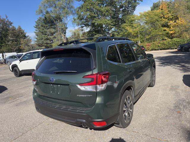 Photo of 2024 Ice Silver Metallic Subaru Forester