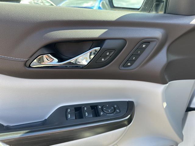 Photo of 2021 White Frost Tricoat GMC Acadia