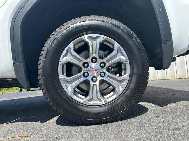 Photo of 2024 Summit White GMC Sierra 1500