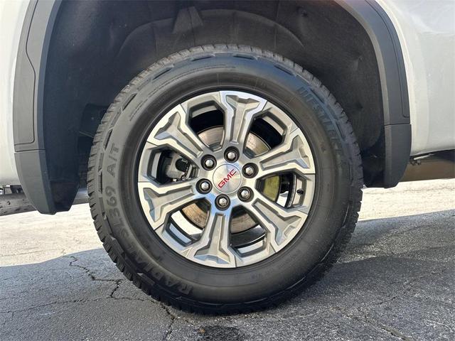 Photo of 2024 Summit White GMC Sierra 1500