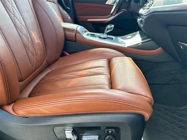 Photo of 2022 Manhattan Green Metallic BMW X7