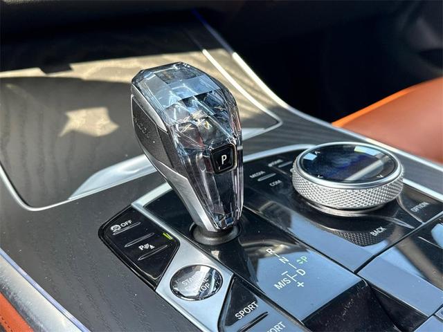 Photo of 2022 Manhattan Green Metallic BMW X7