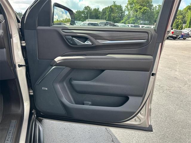 Photo of 2024 Beige Pearl Metallic GMC Yukon XL