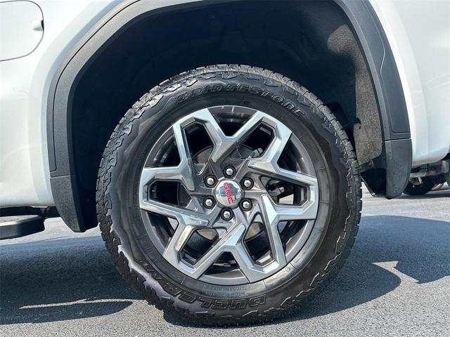 Photo of 2024 Summit White GMC Sierra 1500