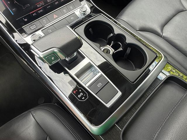 Photo of 2024 Mythos Black Metallic Audi Q7