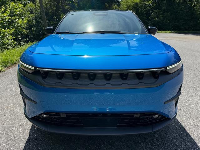 Photo of 2025 Hydro Blue Pearlcoat Jeep Wagoneer S