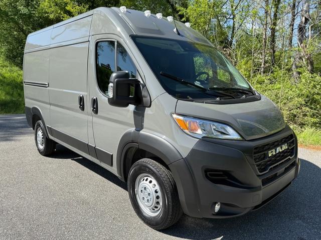 Photo of 2025 Ceramic Gray RAM ProMaster 2500