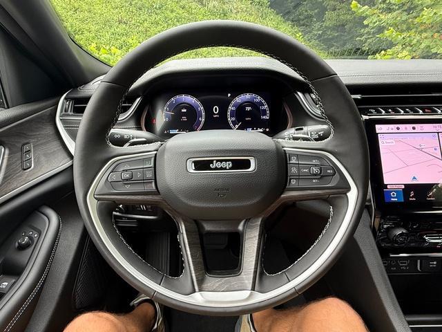 Photo of 2025 Bright White Clearcoat Jeep Grand Cherokee L
