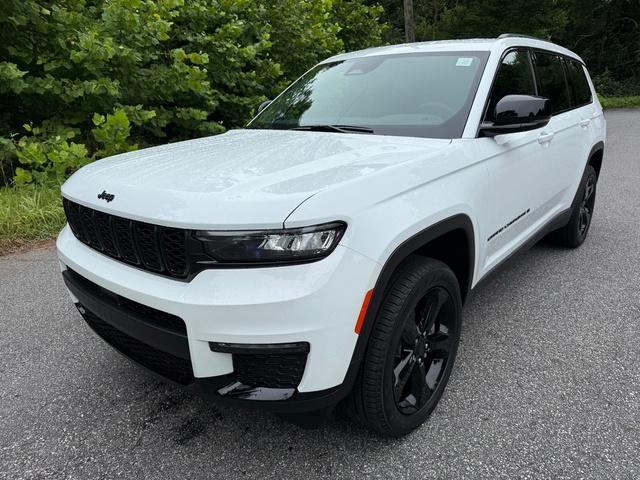 Photo of 2025 Bright White Clearcoat Jeep Grand Cherokee L