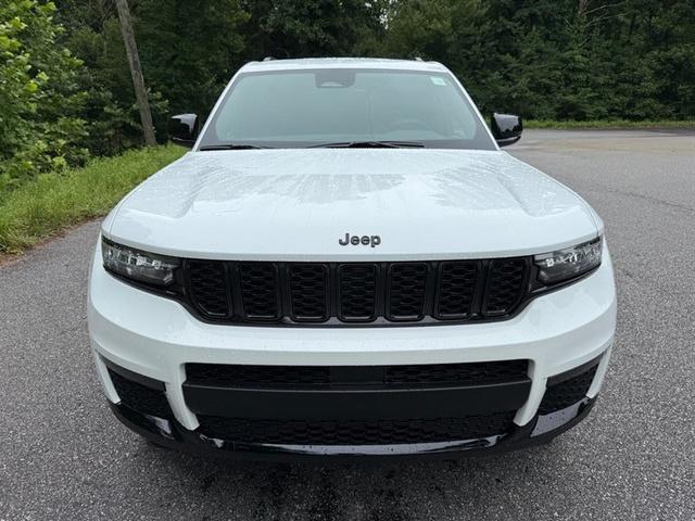 Photo of 2025 Bright White Clearcoat Jeep Grand Cherokee L