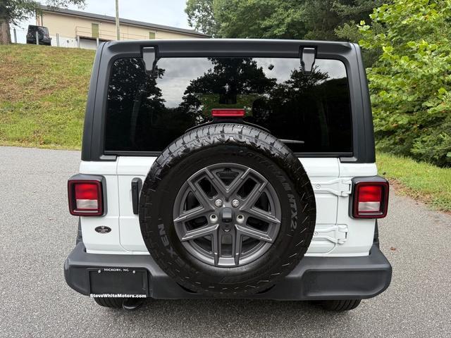 Photo of 2024 Bright White Clearcoat Jeep Wrangler