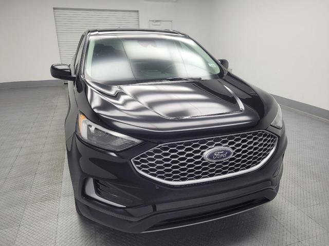 Photo of 2024 Agate Black Metallic Ford Edge