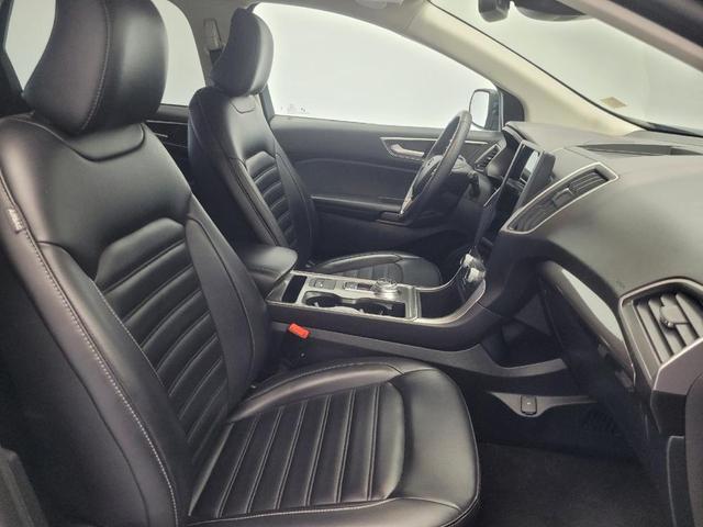 Photo of 2024 Agate Black Metallic Ford Edge