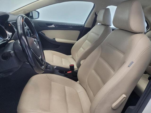 Photo of 2017 White Volkswagen Jetta