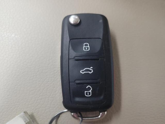 Photo of 2017 White Volkswagen Jetta