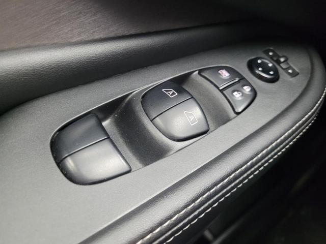 Photo of 2023 Pearl White Tricoat Nissan Murano