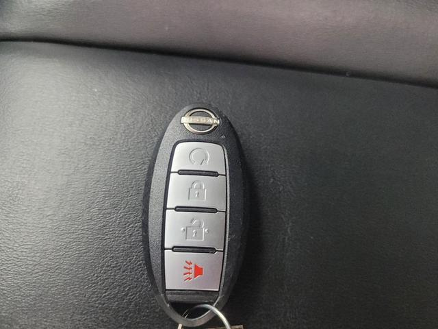 Photo of 2023 Pearl White Tricoat Nissan Murano