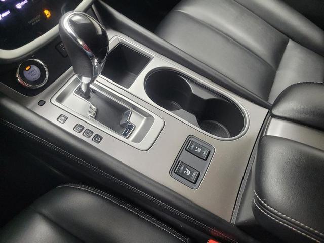 Photo of 2023 Pearl White Tricoat Nissan Murano