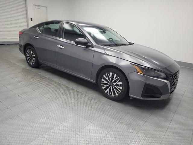 Photo of 2024 Gun Metallic Nissan Altima