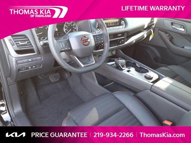 Photo of 2025 Black Nissan Rogue