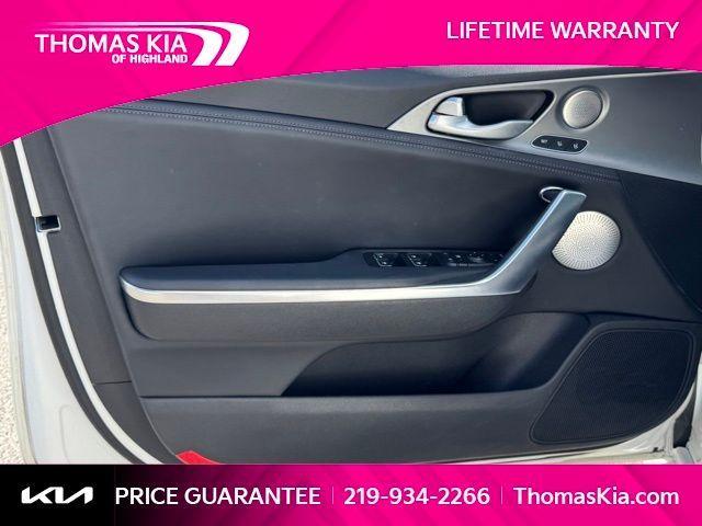Photo of 2019 Snow White Pearl Kia Stinger