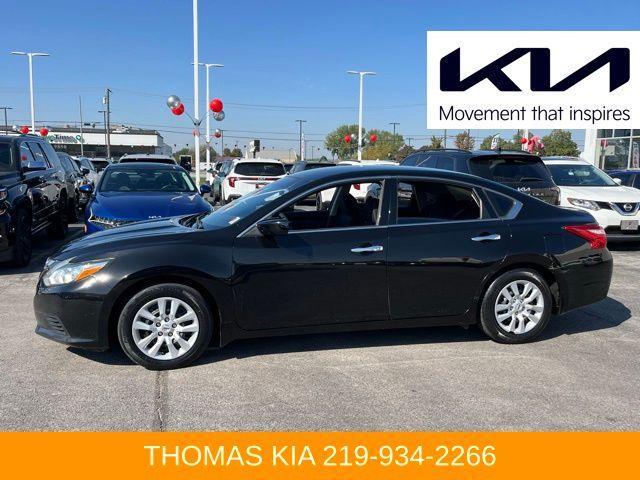 Photo of 2016 Black Nissan Altima