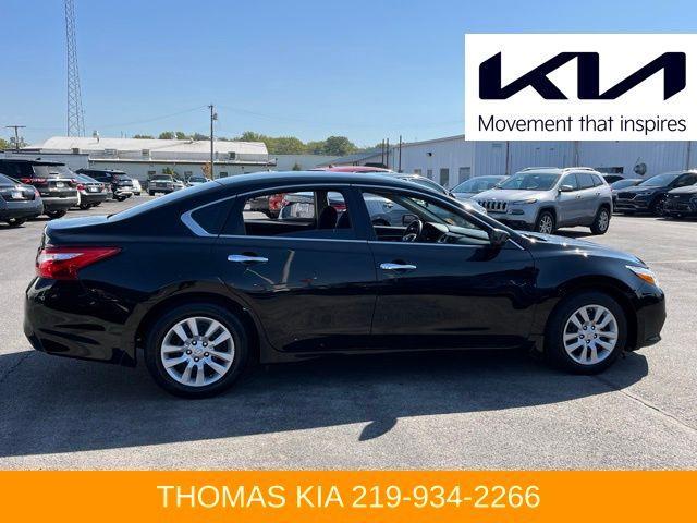 Photo of 2016 Black Nissan Altima